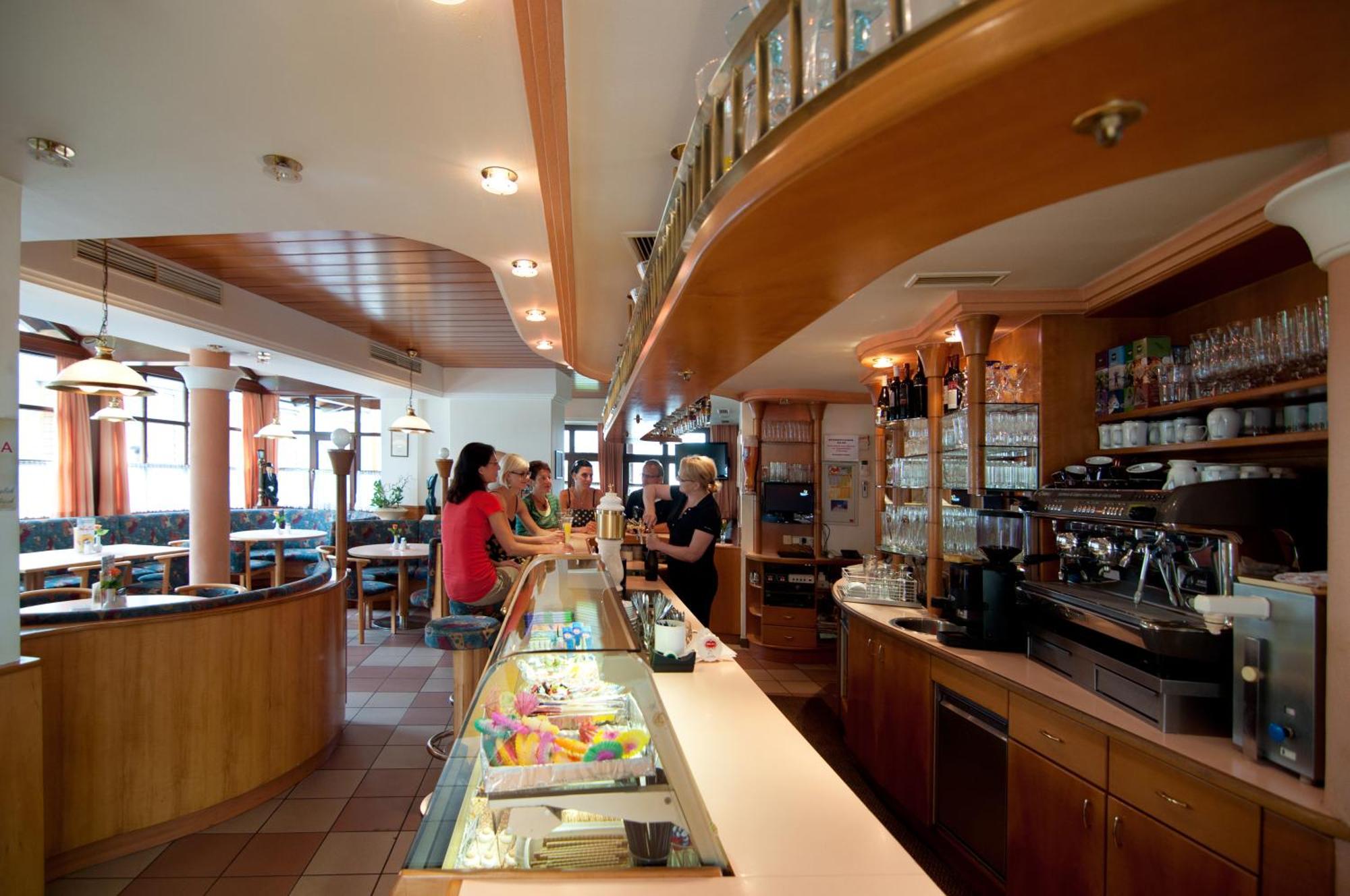 Restaurant - Cafe - Pension Hassler Berg im Drautal Ngoại thất bức ảnh