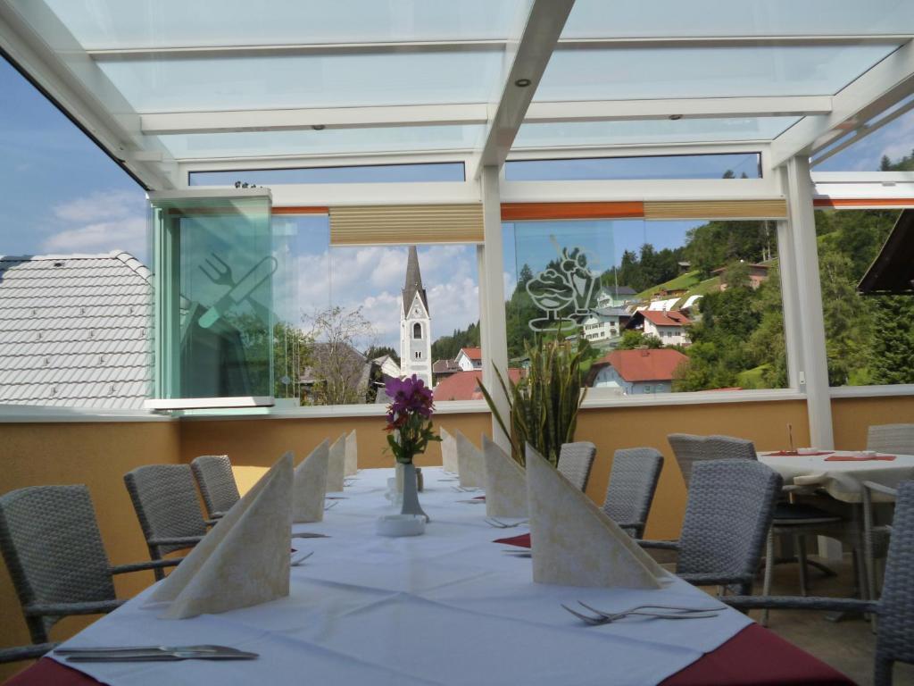 Restaurant - Cafe - Pension Hassler Berg im Drautal Ngoại thất bức ảnh