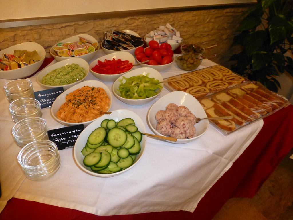 Restaurant - Cafe - Pension Hassler Berg im Drautal Ngoại thất bức ảnh