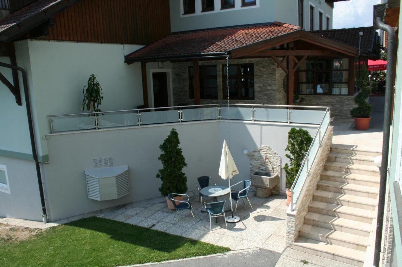 Restaurant - Cafe - Pension Hassler Berg im Drautal Ngoại thất bức ảnh